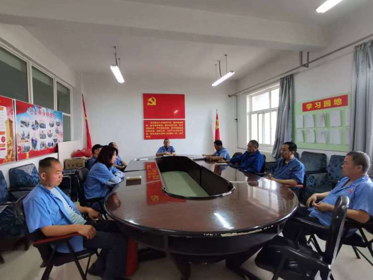 運(yùn)輸采供黨支部召開(kāi)黨員大會(huì)，組織主題教育集中學(xué)習(xí)。